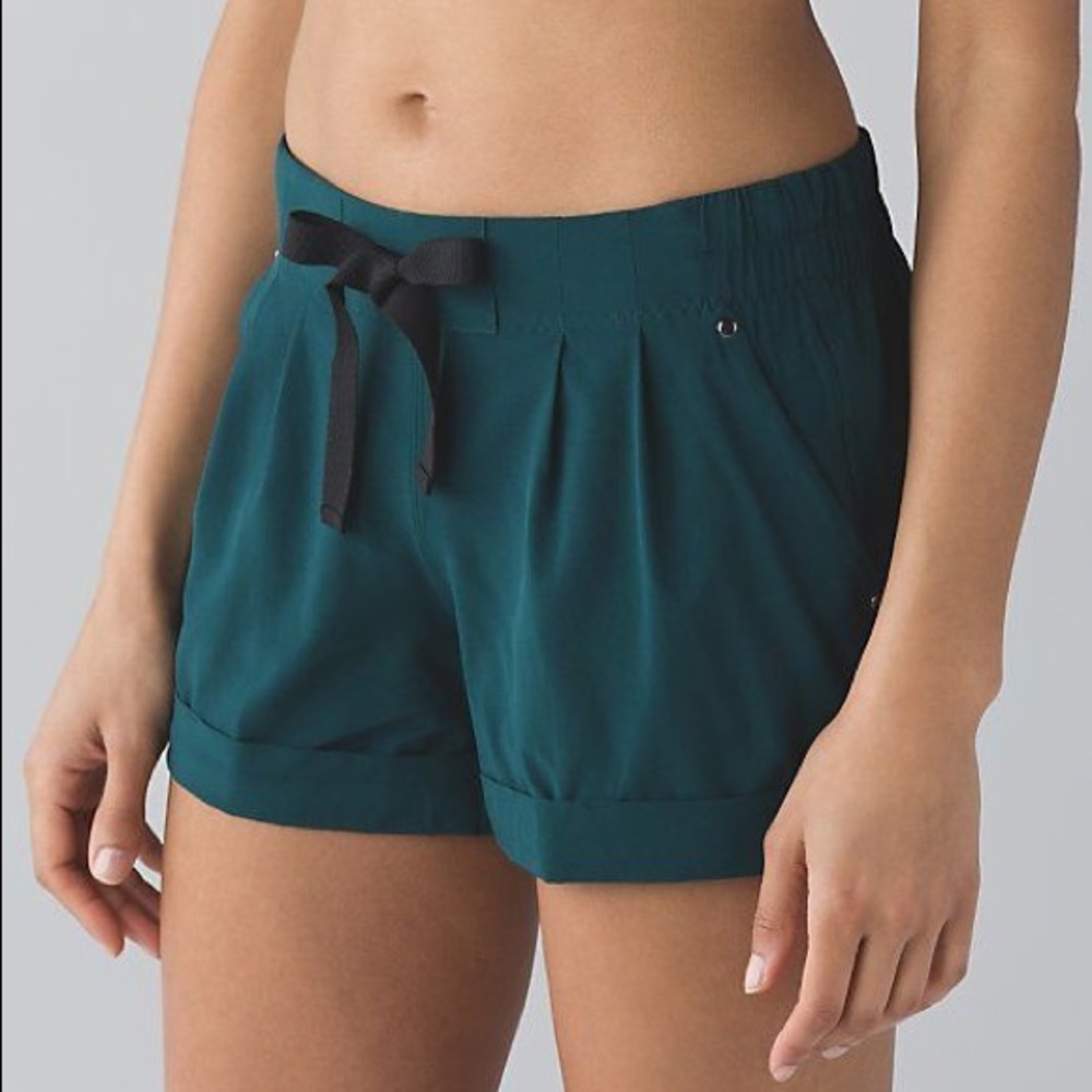 Lululemon spring break away shorts